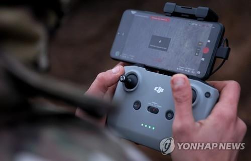 '우크라 접경' 러 비행장, 드론 공격받아 연료탱크에 불길