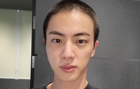 BTS 진, 내일 입대…짧은 머리에 "생각보다 귀엽네요"