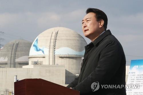 작년 12월 신한울 3·4호기 건설중단현장서 원전공약 발표하는 윤석열 당시 대선 후