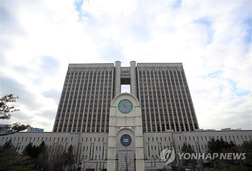 '8억대 횡령' 강남 유명 성형외과 원장, 2심서 무죄