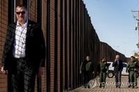'불법이민 난제' 바이든, 美 남부국경 첫 방문…