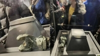 中박물관 고대 청동유물, 관람객 몸싸움에 진열대서 '털썩'