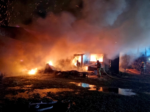 제주 한라봉 보관창고에 불…5천여만원 피해