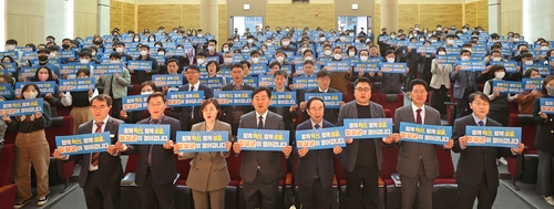 임실군 방문한 김관영 전북도지사(앞줄 왼쪽 네번째)