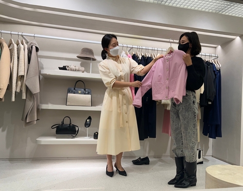 "나들이객 모여라"…신세계백화점, 봄 신상품 초대전