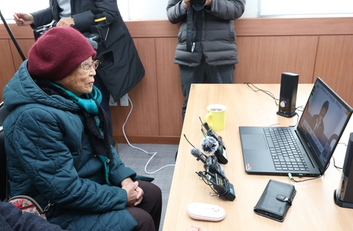 [사진톡톡] '강제징용 해법' 발표 보는 양금덕 할머니 - 3