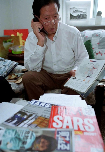 '中 사스 은폐' 폭로 의사 장옌융 별세…"중국, 부고까지 검열"