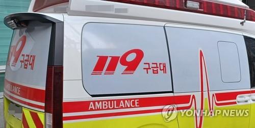 공군부대 3층 생활관서 병사 투신…생명 지장 없어