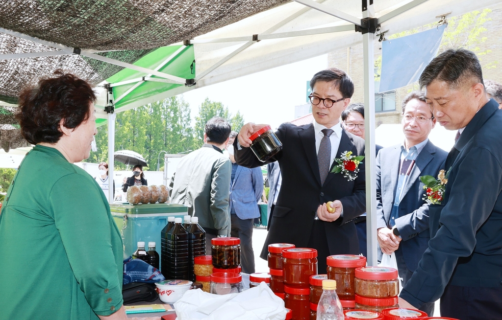 옛 충남도청서 매주 화요일 우수 농산물 직거래장터