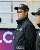 최원호 감독, 고향서 치른 데뷔전서 승리…한화, SSG 꺾고 3연승(종합)