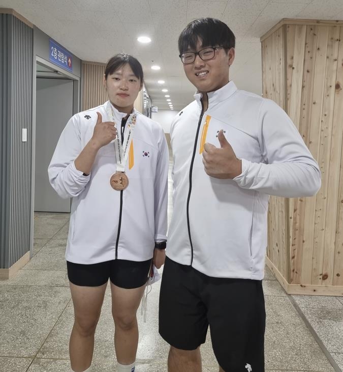아시아주니어선수권에서 동메달을 딴 김태희(왼쪽)와 박시훈