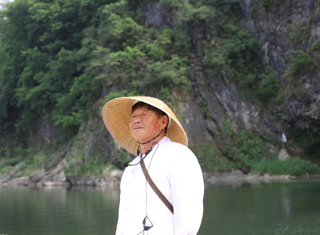 농부이자 사공인 선암마을 주민 서인석(63)씨