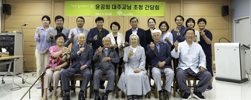 윤공희 대주교, 5·18 기억 증언…집무실 재현한 전시실도 관람