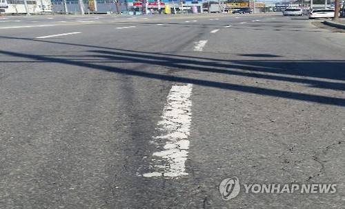 야간·우천에도 차선 눈에 잘 띄게…창원시, 6개소 도색작업