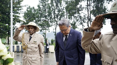 박진 외교장관, 에티오피아 한국전 참전용사기념비 참배