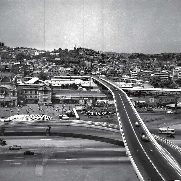 1970년 개통된 서울역 고가도로. 자동차만 통행이 가능했다. 1970년 [서울시 제공]