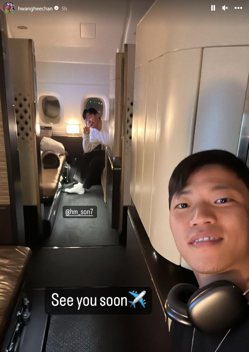 Hwang Hee Chan e Son Heung Min viajam de avião para ingressar na seleção nacional de futebol.