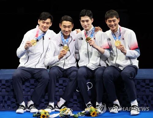 도쿄 올림픽에서 금메달을 딴 구본길, 김정환, 김준호, 오상욱(왼쪽부터)