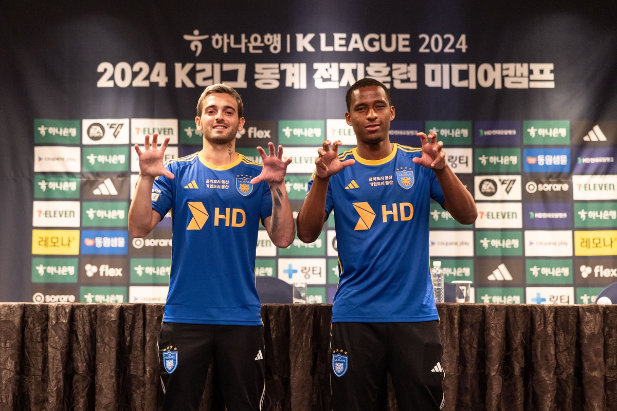 울산 HD의 새로운 외국인 선수인 켈빈과 마테우스(왼쪽부터)