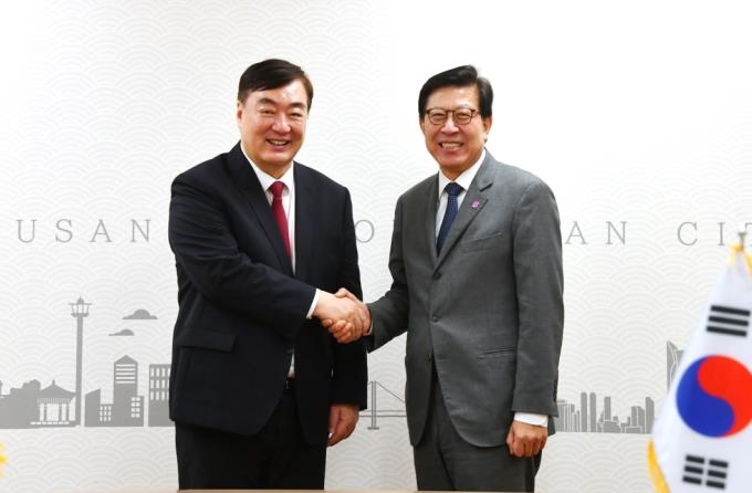 Busan Mayor Park Hyeong-jun meets with Chinese Ambassador to Korea Xing Haiming