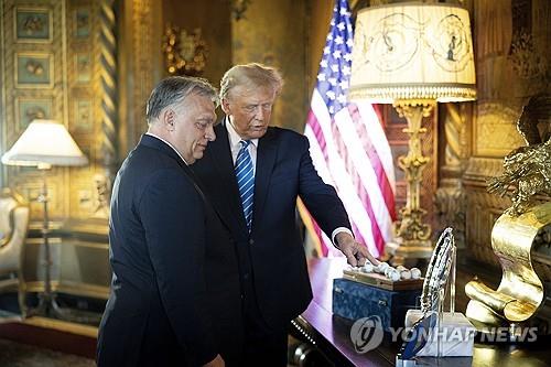 헝가리 오르반 총리(왼쪽)와 트럼프 전 미 대통령