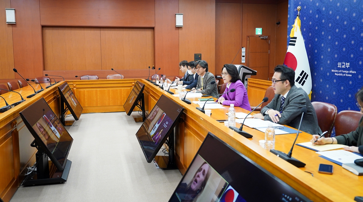 서맨사 파워 미국 국제개발처(USAID) 처장과 화상회의를 하는 강인선 외교부 2차관