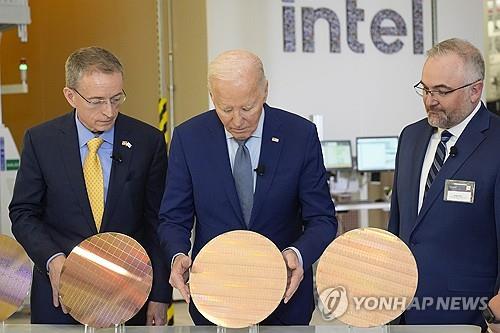 Biden đang nghiên cứu các tấm bán dẫn