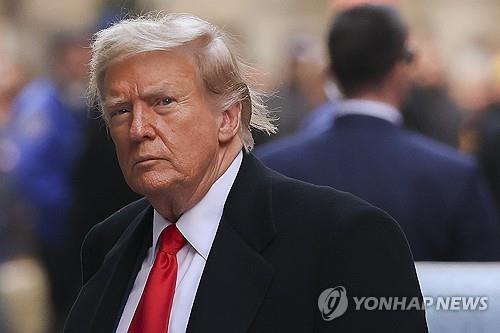 법정에서 나선 도널드 트럼프 전 대통령