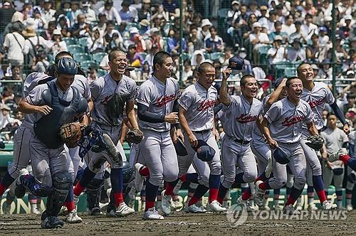 여름 고시엔 첫 결승 진출 기뻐하는 교토국제고