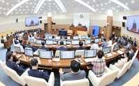 창원시의회 국화축제 명칭 변경 여진…의원 징계 요구로 번져