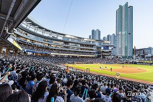 롯데-NC 창원 최종전 매진…2024 프로야구 총관중은 1천88만명