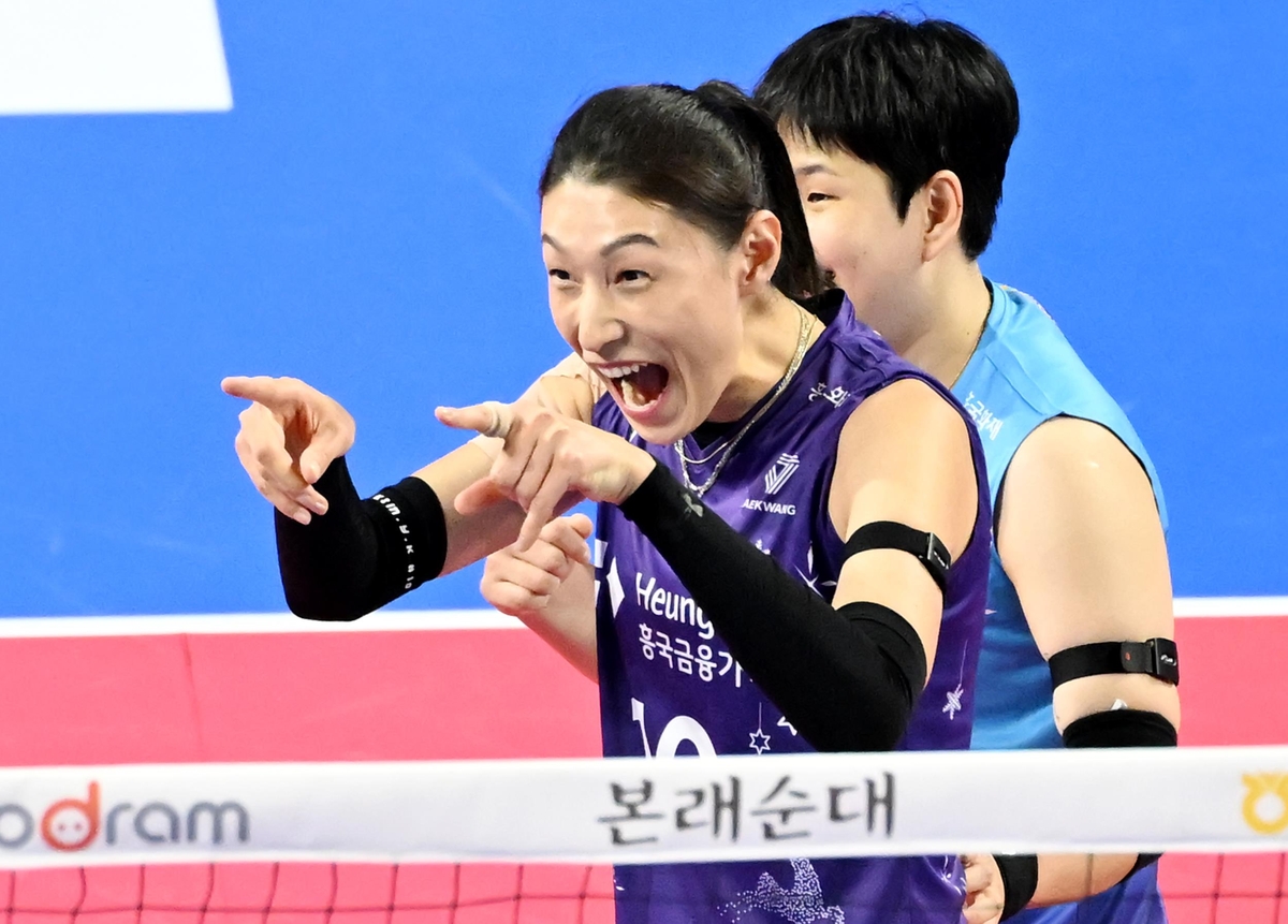 득점 후 기뻐하는 흥국생명의 김연경