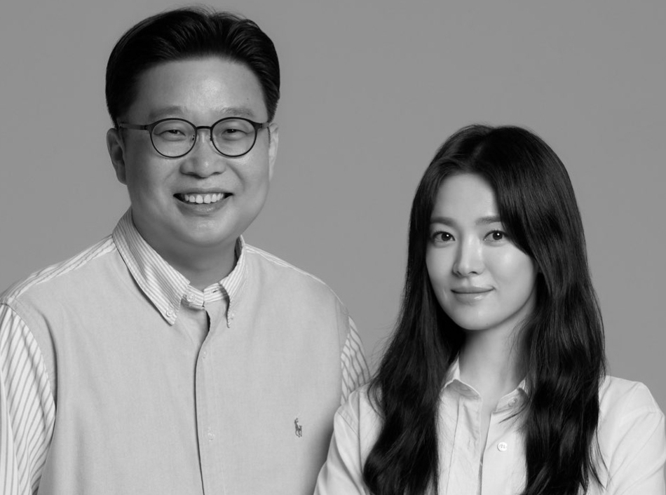 서경덕 성신여대 교수(왼쪽)와 배우 송혜교(오른쪽)