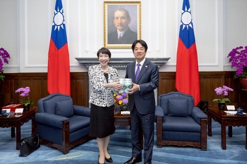 다카이치 사나에 일본 중의원(왼쪽)과 라이칭더 대만 총통