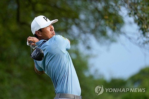 제임스 한의 티샷.