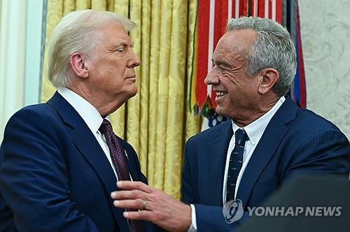 트럼프 행정부 한달새 의학 연구자금 2.5조원 싹둑