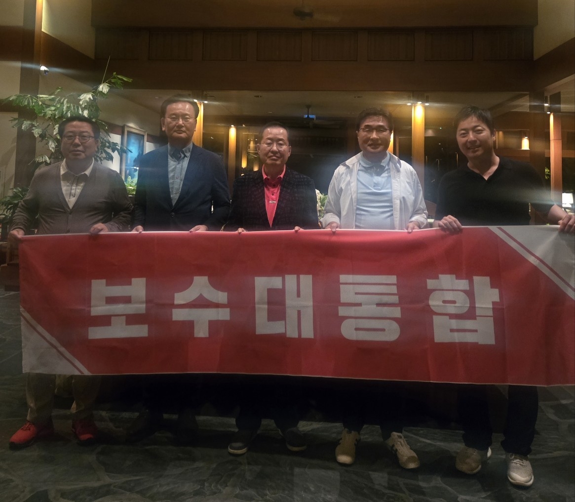 국힘 특사단 만난 홍준표 "대선 후 돌아간다는 입장 변함없다"(종합)