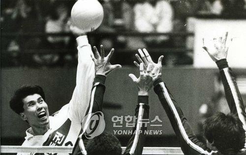 '돌고래' 장윤창 별세에 배구인들 추모…배구협회는 공로패 수여