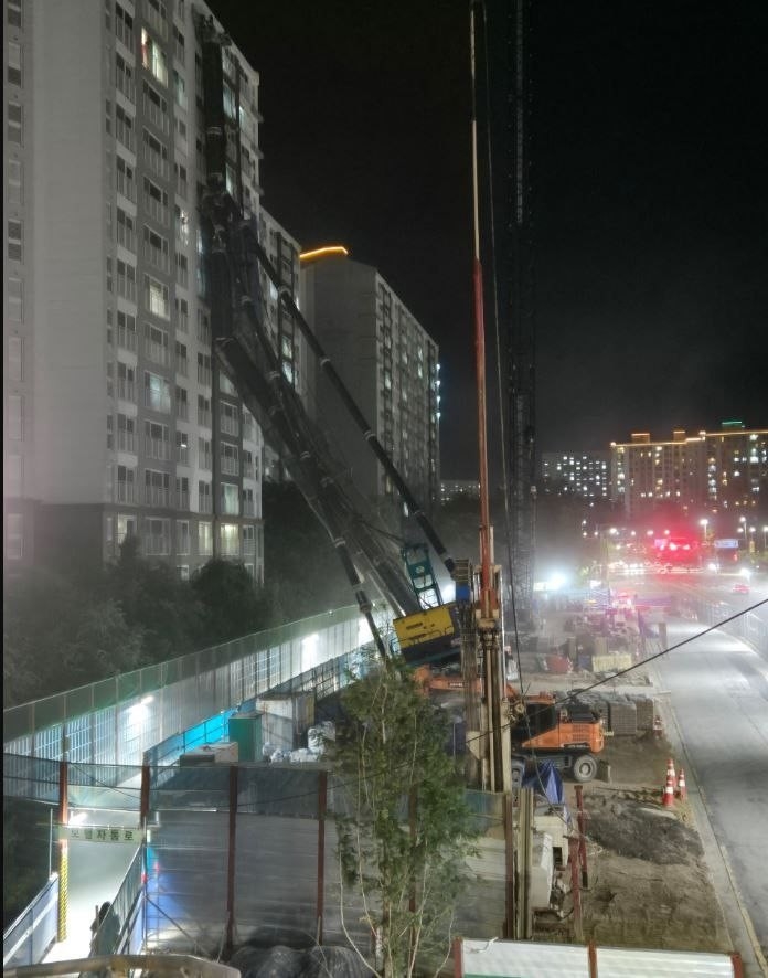 용인 전철 공사현장 천공기 아파트로 넘어져…주민 대피