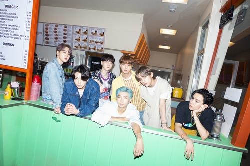 군복 벗는 BTS…공백기 아미 달랜 최고 인기곡은 '다이너마이트'