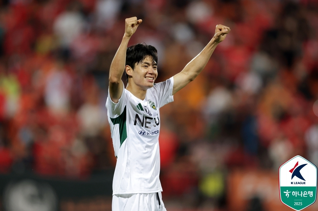 K리그1 선두 전북, 강원 3-0 완파하고 3연승…전진우 쐐기골