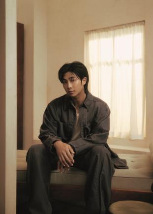 삼성전자 아트 TV 홍보대사로 선정된 방탄소년단(BTS) RM 