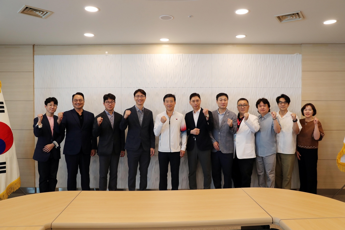 국가대표선수촌, 세종스포츠정형외과의원과 청주마이크로의원에 감사패 전달