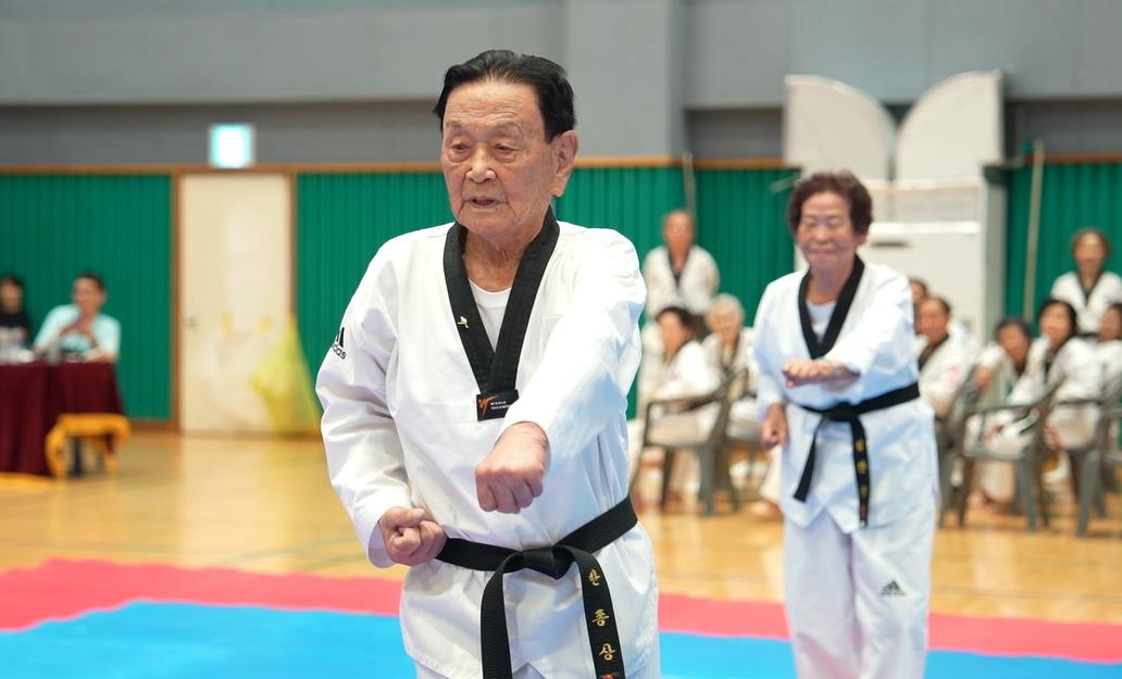 101세 할아버지, 실버 태권도 페스티벌 참가 "날아갈 듯 기뻐"