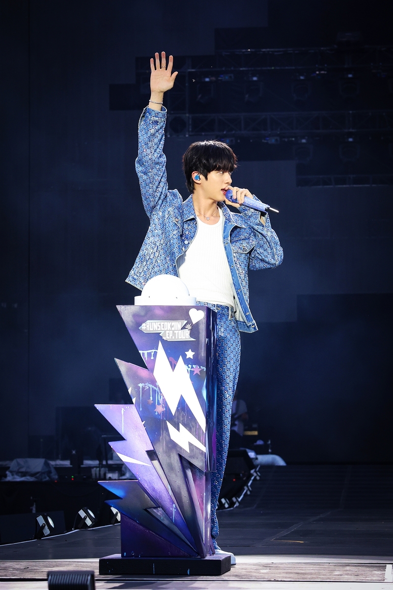 그룹 방탄소년단(BTS) 진 솔로 팬 콘서트 투어