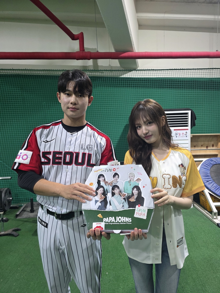 아이브 리즈, 프로야구 LG 홈 경기 시구…피자 70판…