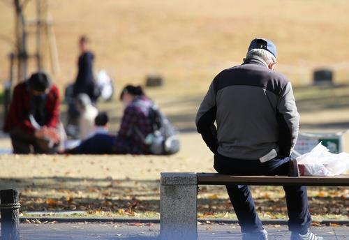 WHO "외로움과 사회적 고립으로 매시간 약 100명 …
