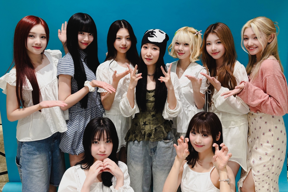 걸그룹 유니스와 일본 가수 노아