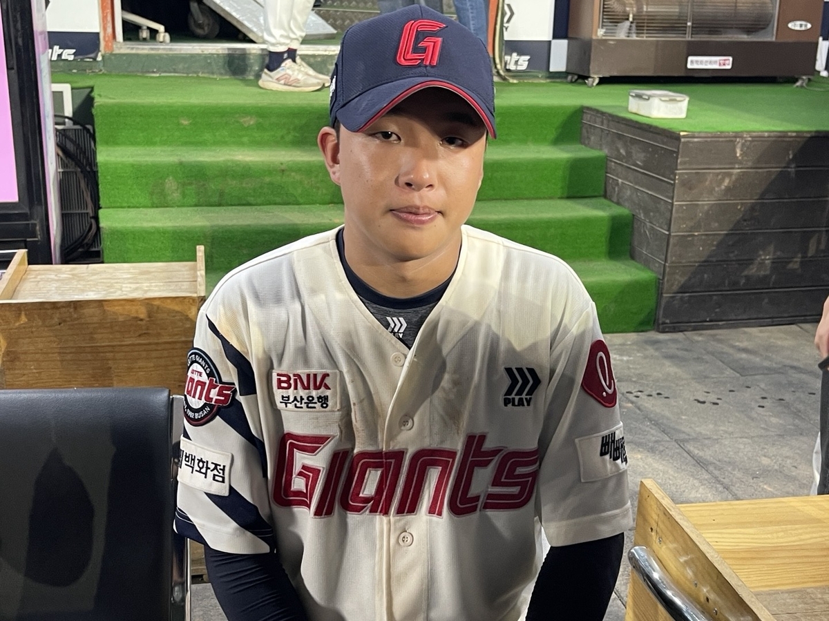 데뷔 첫 끝내기 안타를 친 롯데 이호준