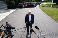 트럼프 "친구가 적보다 더 나빴다…美와 계속 열심히 협상하라"